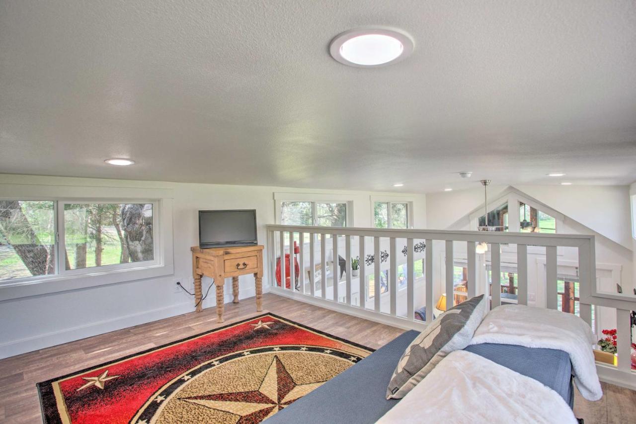 Cozy Mckinney Tiny Home With Porch And Fire Pit! Zewnętrze zdjęcie