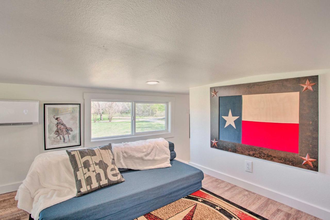 Cozy Mckinney Tiny Home With Porch And Fire Pit! Zewnętrze zdjęcie